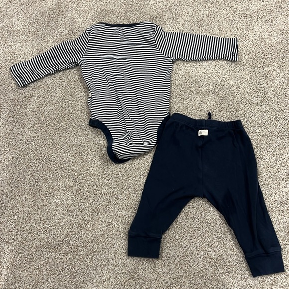 Baby Gap Disney body suit pants set, 6-12 months - Picture 2 of 4